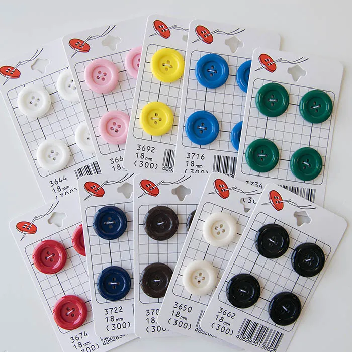 プラスチック　４つ穴ボタン18mm