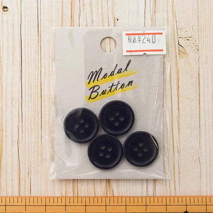 四つ穴ポリエステルボタン　18mm　4個入り