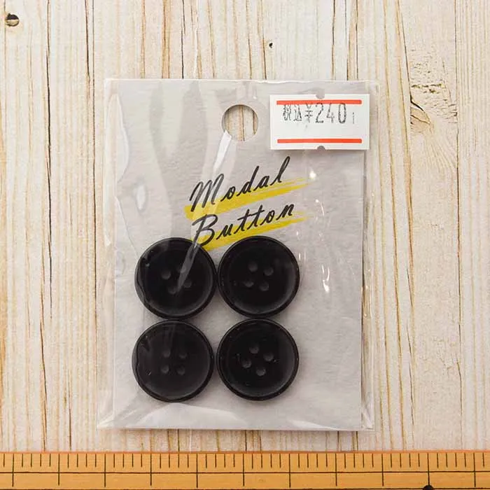 四つ穴ポリエステルボタン　18mm　4個入り