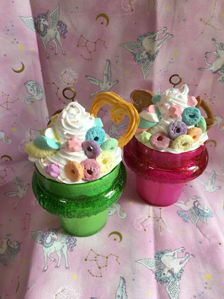 カラフルポップな夢カワパフェのメモスタンド