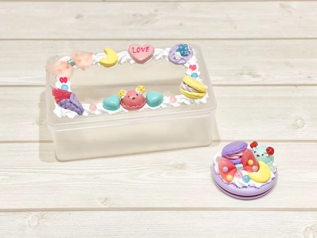①スイーツデコでミラーをつくろう（高学年用） ②スイーツデコで小物入れをつくろう（高学年用）