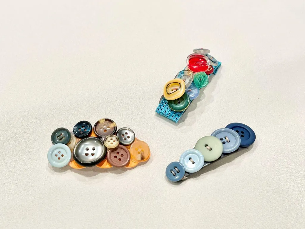 織テープにボタンを付けてアクセサリーをつくろう（高学年用）