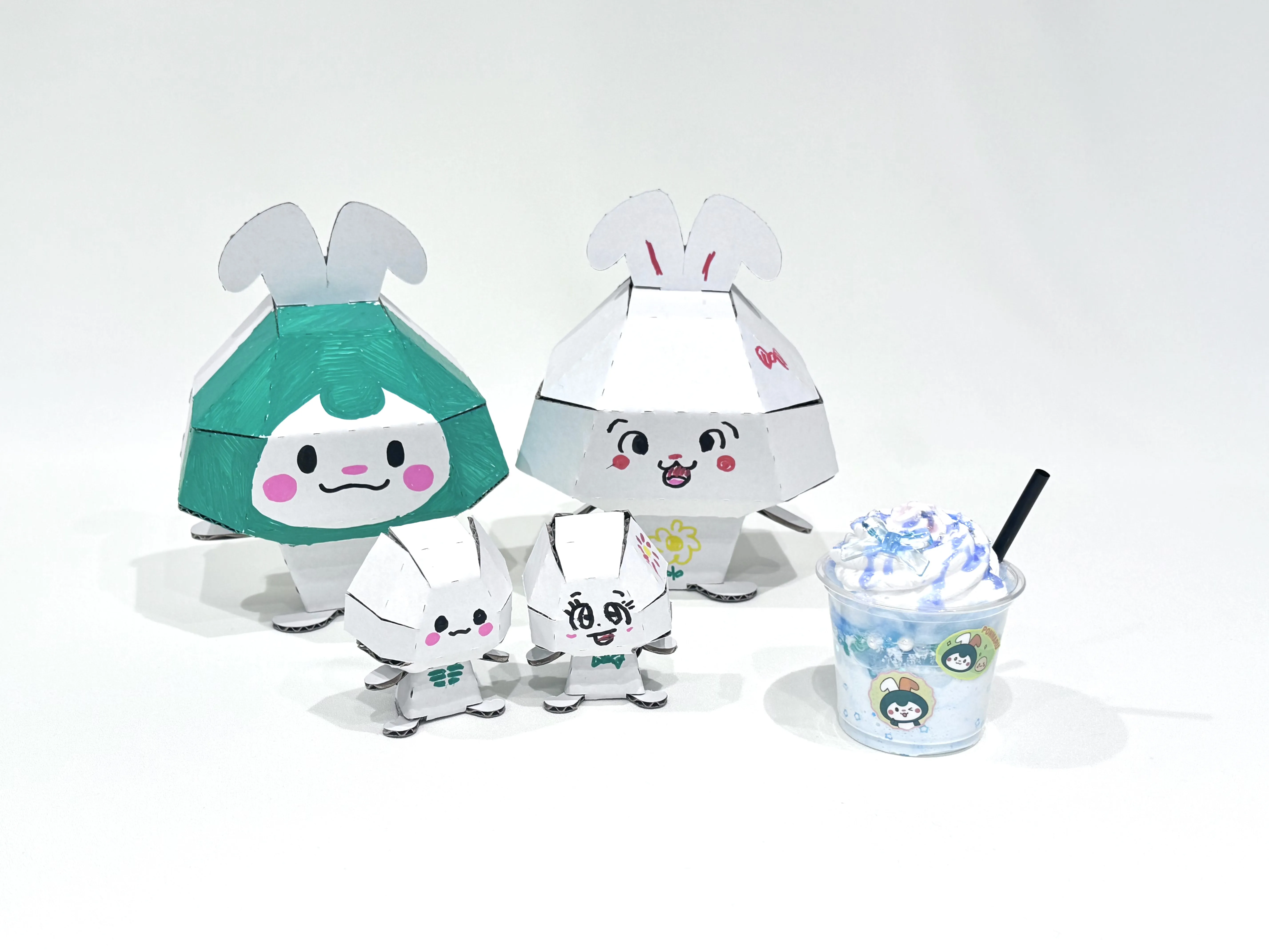 ①ダンボールでつかぽんorごしまるをつくろう ②スライムやデコパーツでフェイクミニドリンクをつくろう