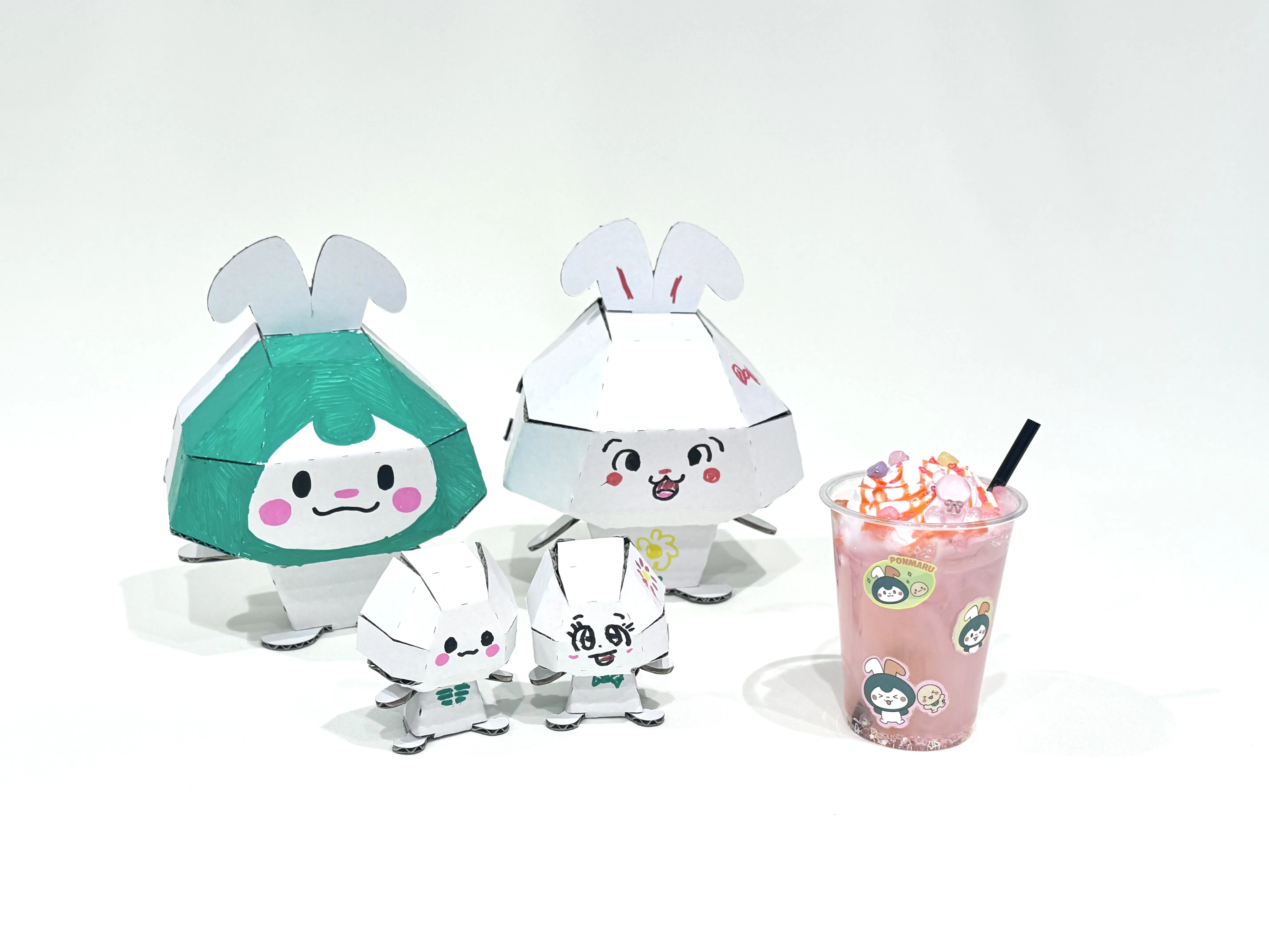 ①ダンボールでつかぽんとごしまるをつくろう ②スライムやデコパーツでフェイクドリンクをつくろう
